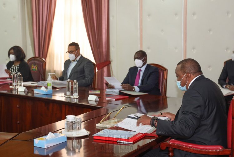 Ruto Attends a Cabinet Meeting Chaired by Uhuru at State House
