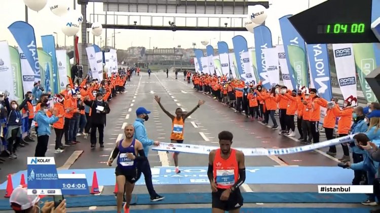 Kenyan Ruth Chepngetich Hits a New World Record In Istanbul Half Marathon on Sunday