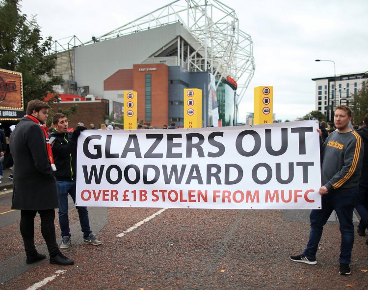 Man United Fans Protests against Glazer Family at Club’s Training Ground in Carrington (Photos)