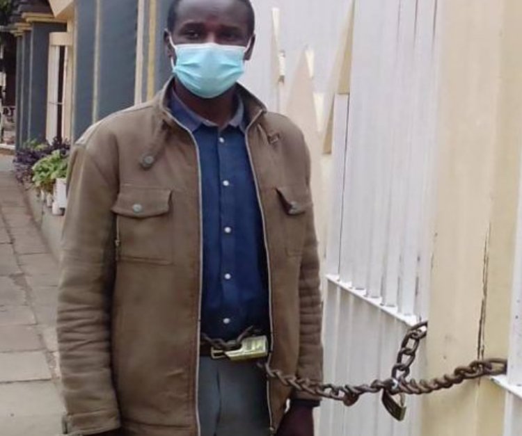 DP Ruto offers to help Man who Chained Self at his Office Gate