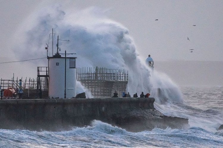 Millions to Stay Indoors as One of the Worst Eunice Storms Hits the UK
