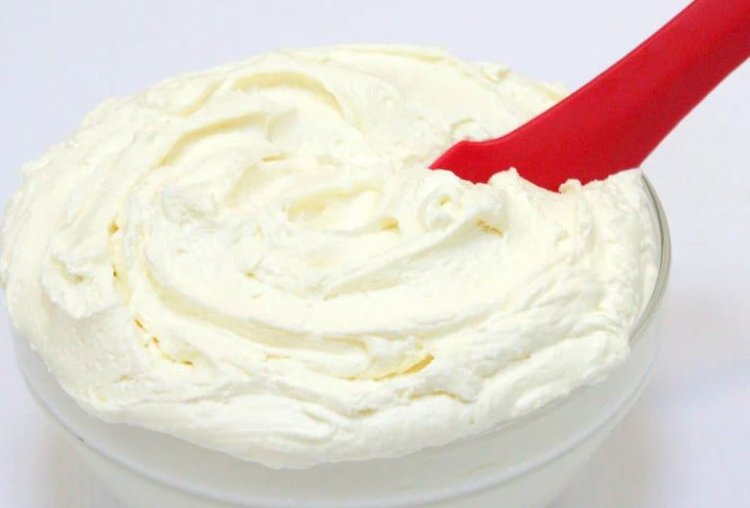 Fluffy Vanilla Buttercream Recipe