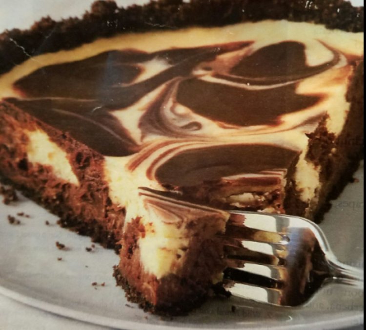 How to Bake the Perfect Chocolate Swirl Cheesecake